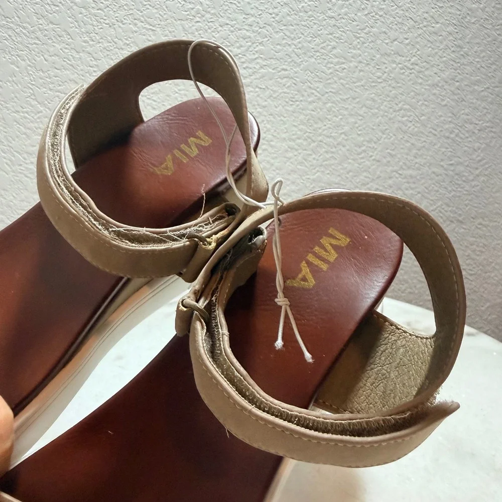 MIA Womens Taupe Platform Wedge Sandals Size 9 Hook Loop Ankle Strap Neutral‎